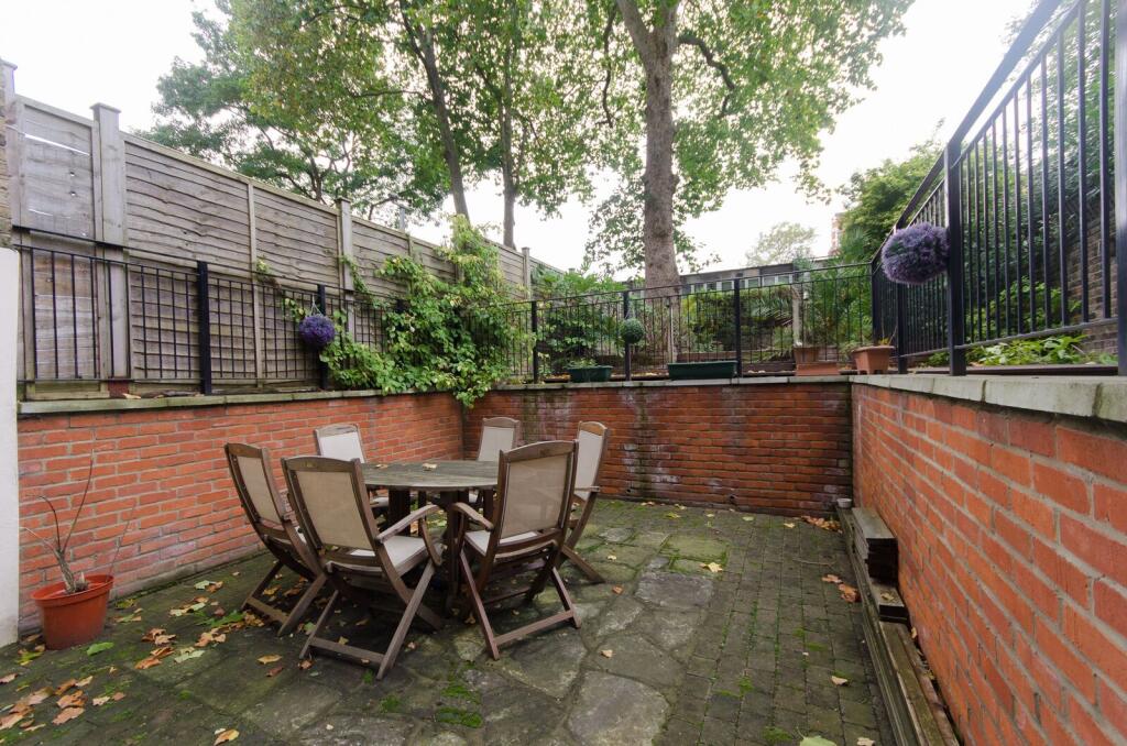 1 bed 1st Floor Flat for rent in London. From Foxtons - Earls Court