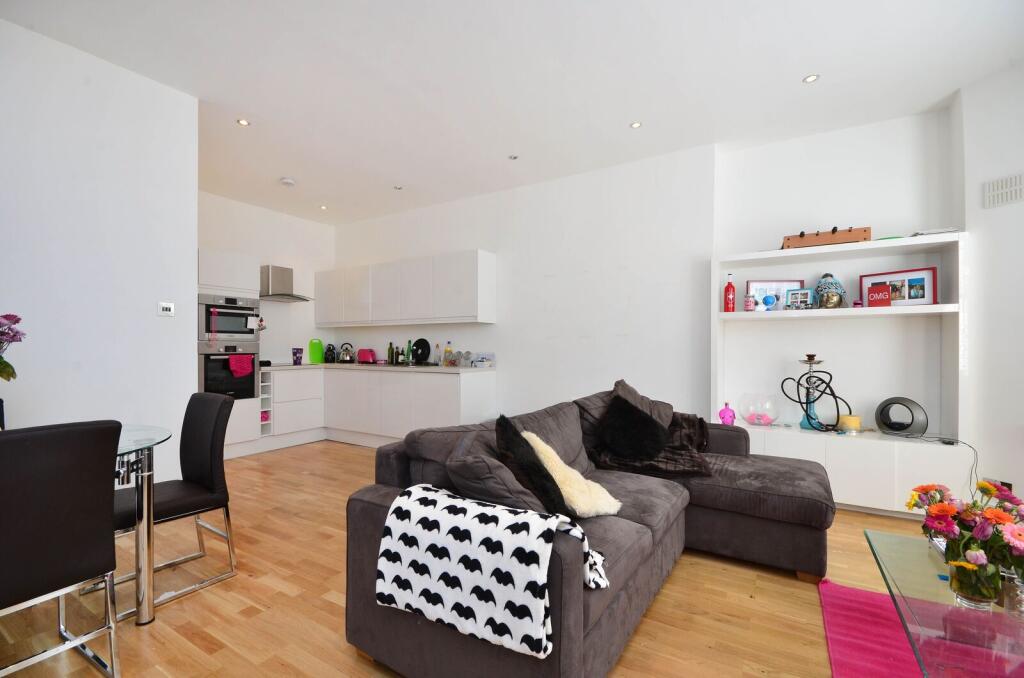 2 bed 1st Floor Flat for rent in London. From Foxtons - Earls Court 2 bed 1st Floor Flat for rent in London. From Foxtons - Earls Court