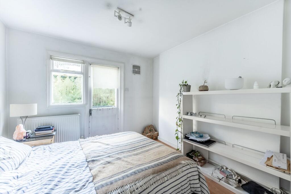1 bed 1st Floor Flat for rent in Kensington. From Foxtons - Earls Court