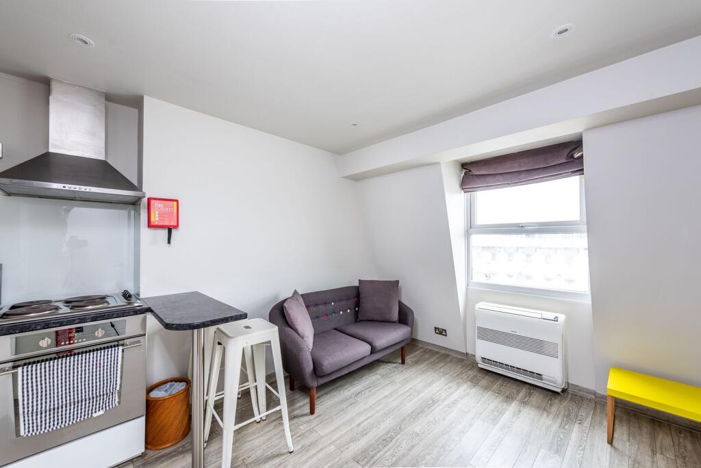 1 bed 1st Floor Flat for rent in Kensington. From Foxtons - Earls Court