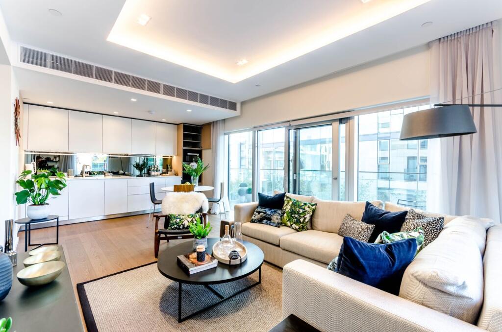 3 bed 1st Floor Flat for rent in London. From Foxtons - Earls Court