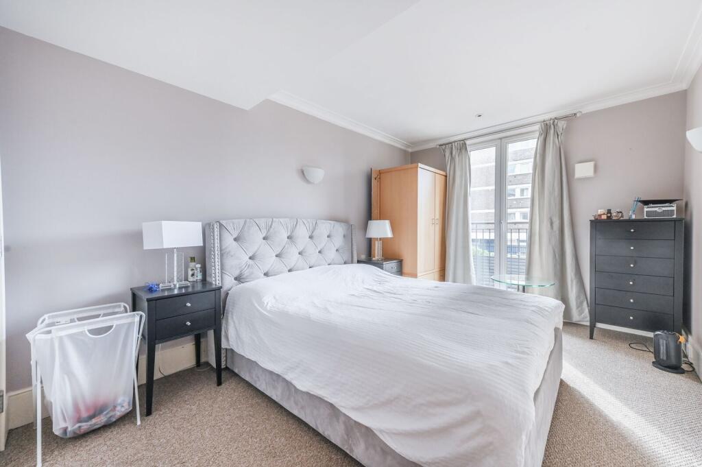 1 bed 1st Floor Flat for rent in London. From Foxtons - Earls Court