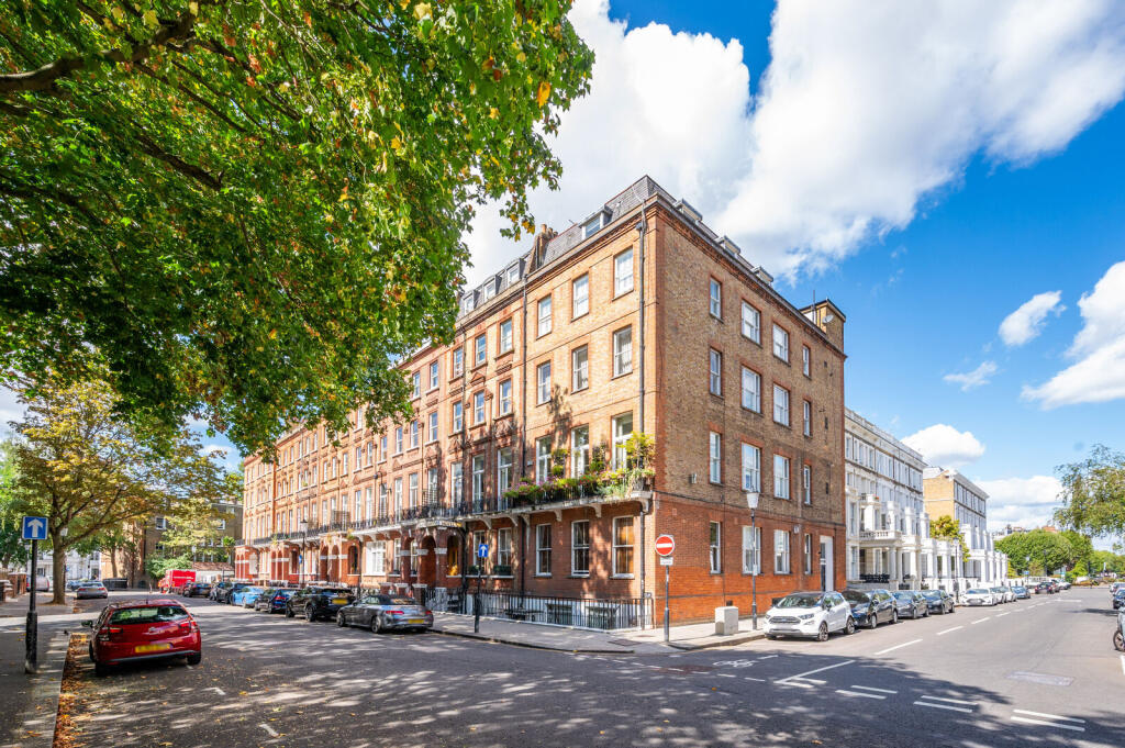 2 bed 1st Floor Flat for rent in London. From Foxtons - Earls Court