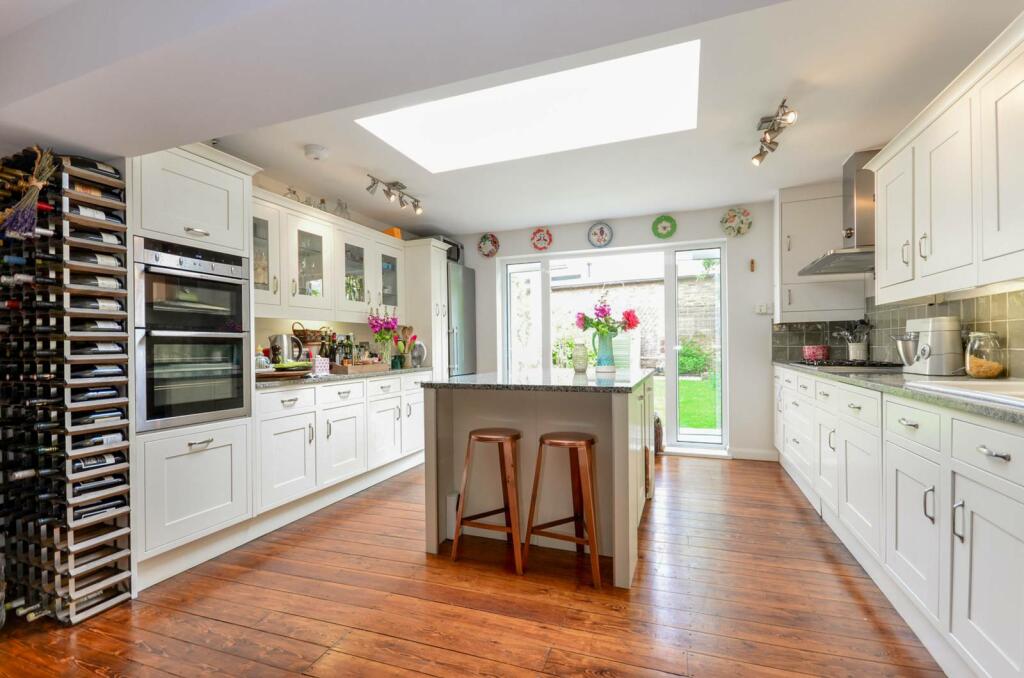 4 bed Detached for rent in London. From Foxtons - Fulham Broadway
