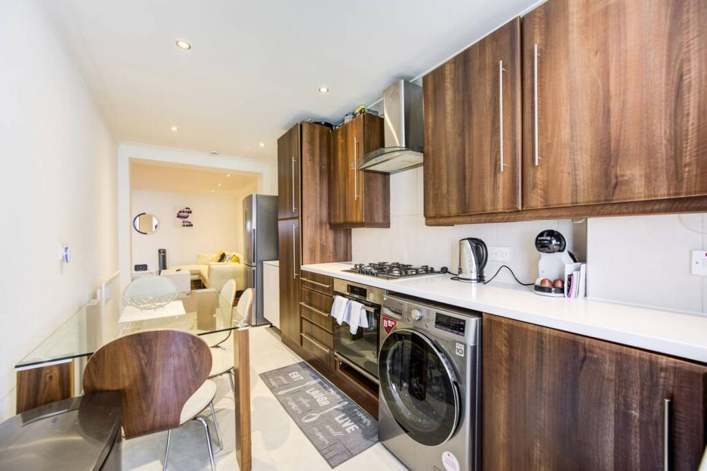 2 bed 1st Floor Flat for rent in London. From Foxtons - Fulham Broadway