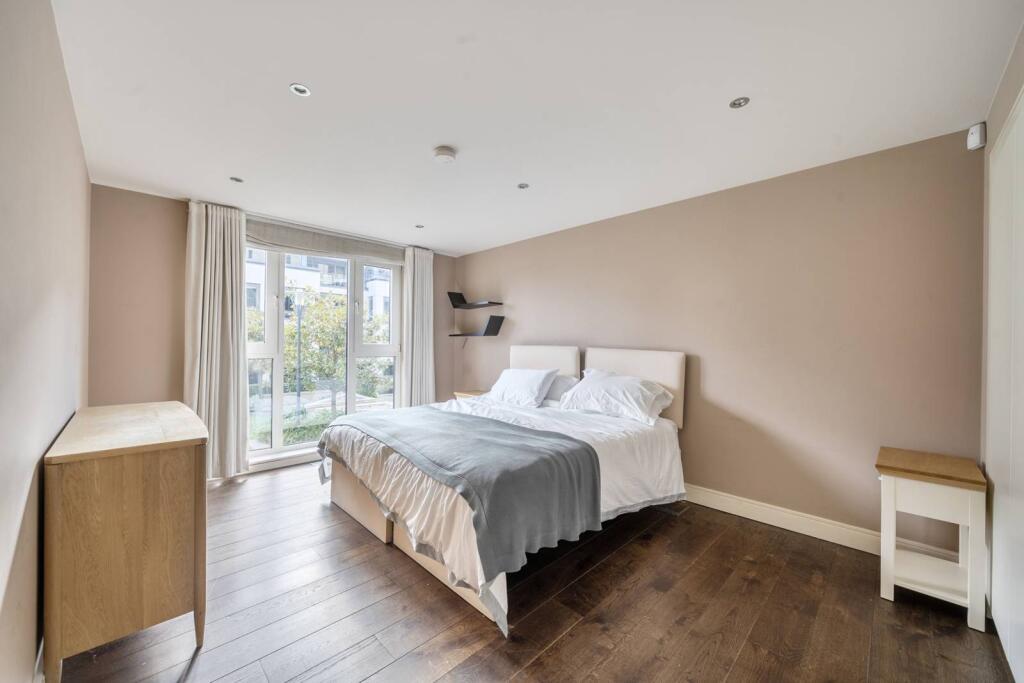 3 bed 1st Floor Flat for rent in London. From Foxtons - Fulham Broadway 3 bed 1st Floor Flat for rent in London. From Foxtons - Fulham Broadway