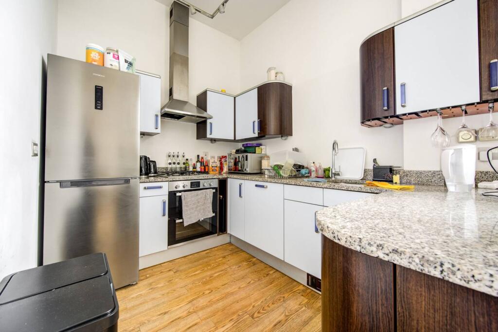 2 bed 1st Floor Flat for rent in London. From Foxtons - Fulham Broadway