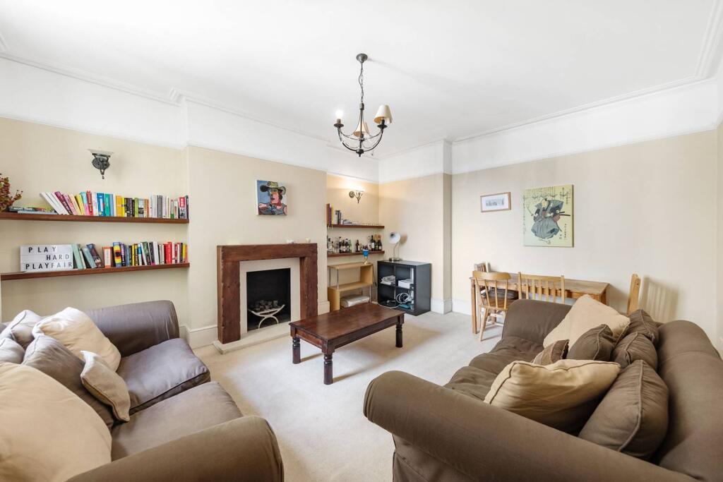 3 bed 1st Floor Flat for rent in London. From Foxtons - Fulham Broadway