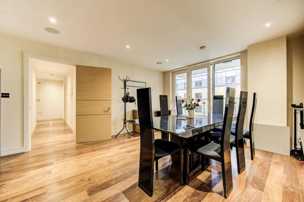 2 bed 1st Floor Flat for rent in London. From Foxtons - Fulham Broadway
