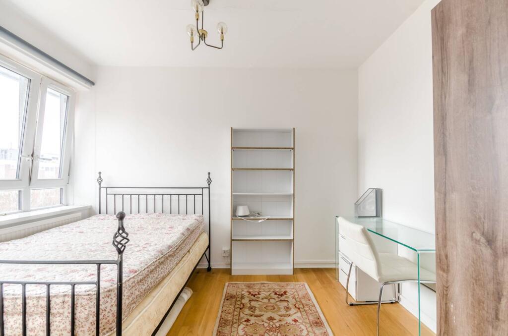 3 bed 1st Floor Flat for rent in London. From Foxtons - Fulham Broadway