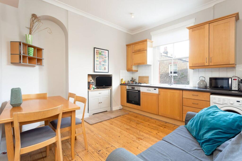 2 bed 1st Floor Flat for rent in London. From Foxtons - Fulham Broadway