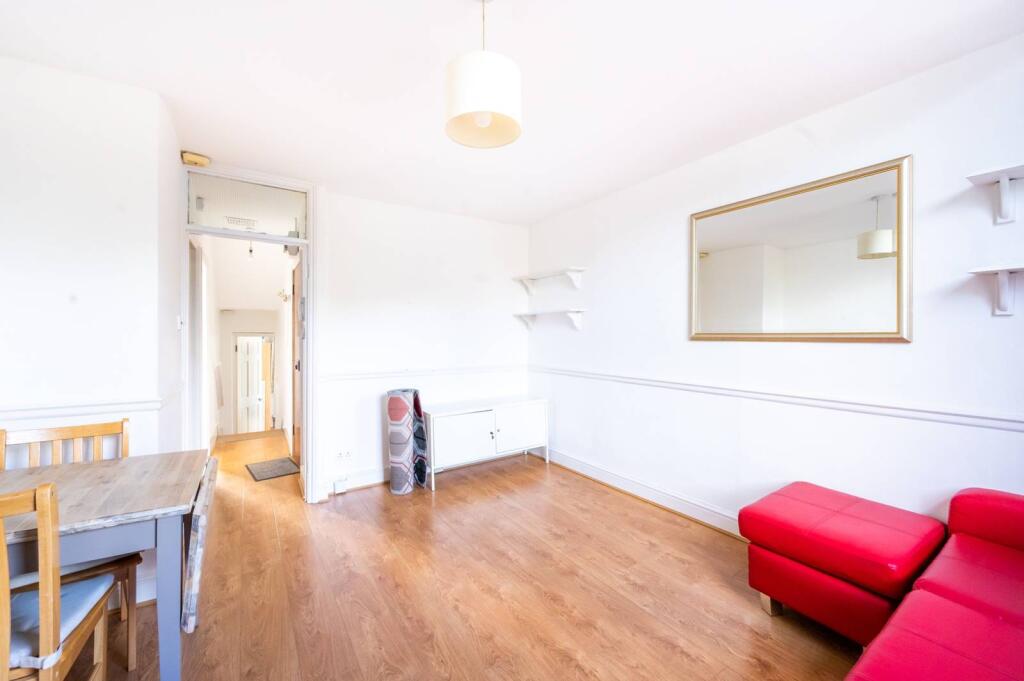 2 bed 1st Floor Flat for rent in London. From Foxtons - Fulham Broadway