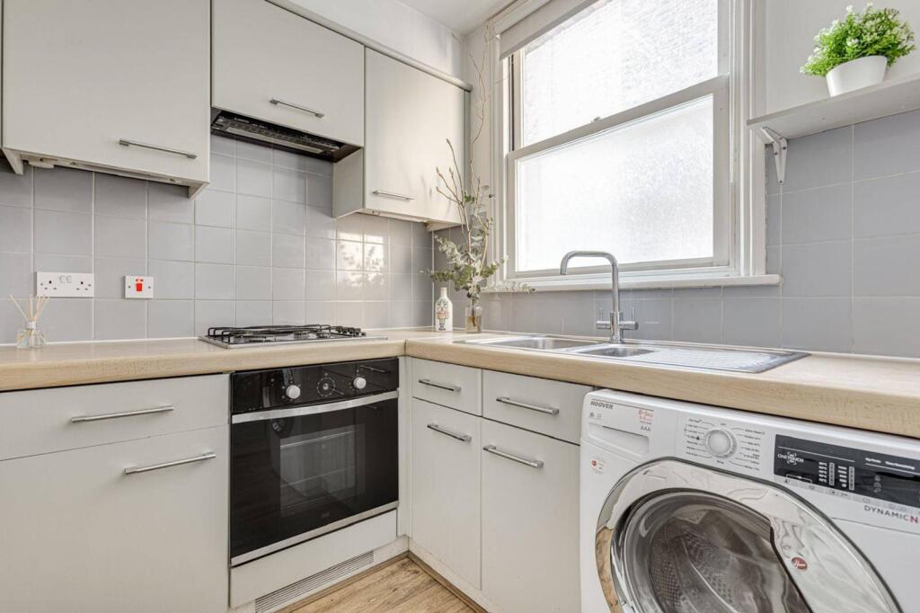 2 bed 1st Floor Flat for rent in London. From Foxtons - Fulham Broadway
