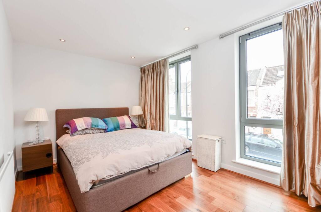2 bed 1st Floor Flat for rent in London. From Foxtons - Fulham Broadway