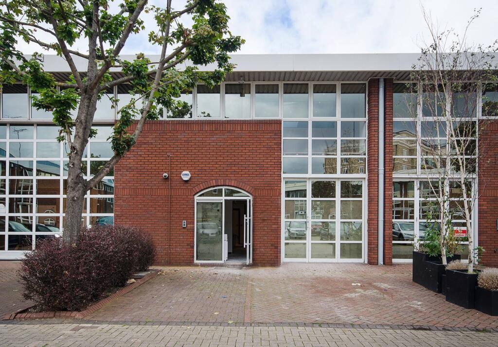 2 bed 1st Floor Flat for rent in Fulham. From Foxtons - Fulham Broadway