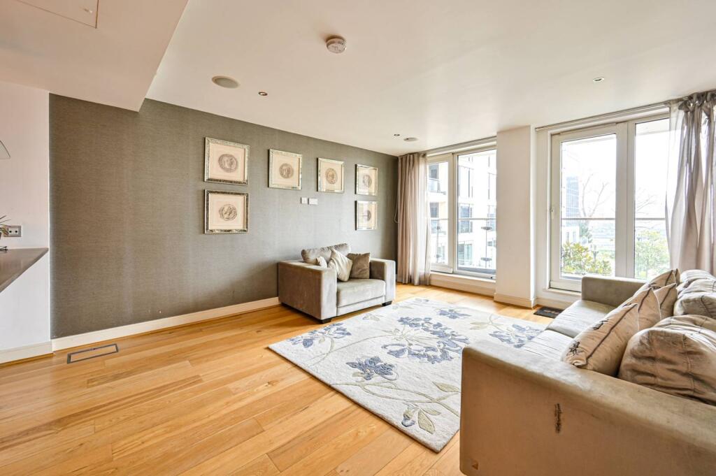 3 bed 1st Floor Flat for rent in London. From Foxtons - Fulham Broadway