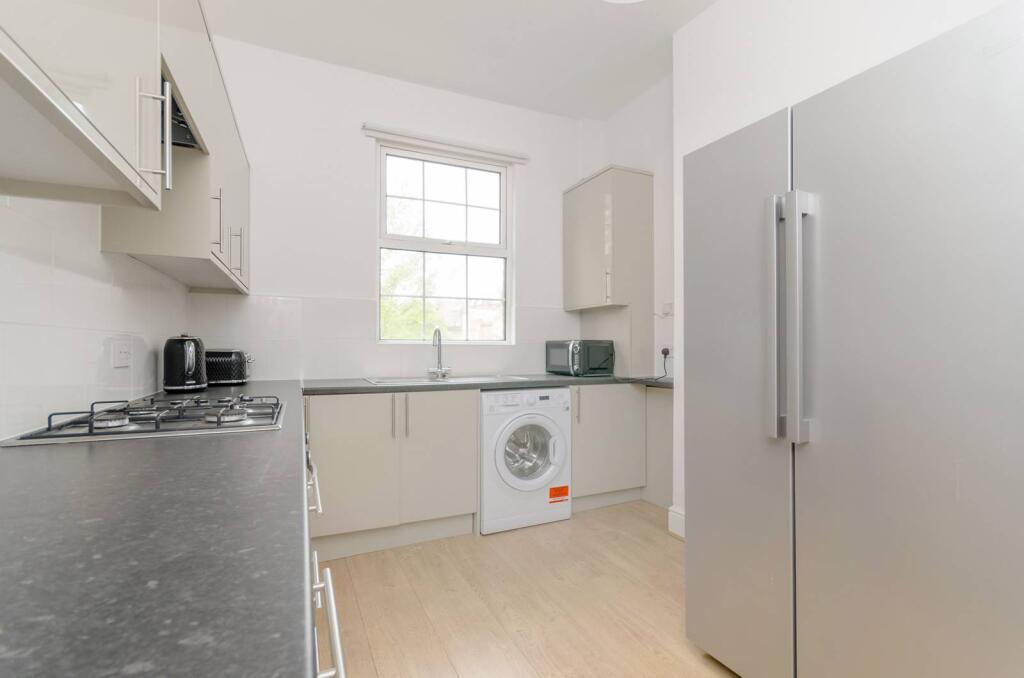2 bed Annexe for rent in London. From Foxtons - Fulham Broadway