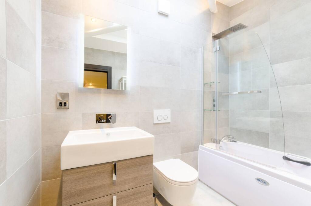 2 bed 1st Floor Flat for rent in Fulham. From Foxtons - Fulham Broadway