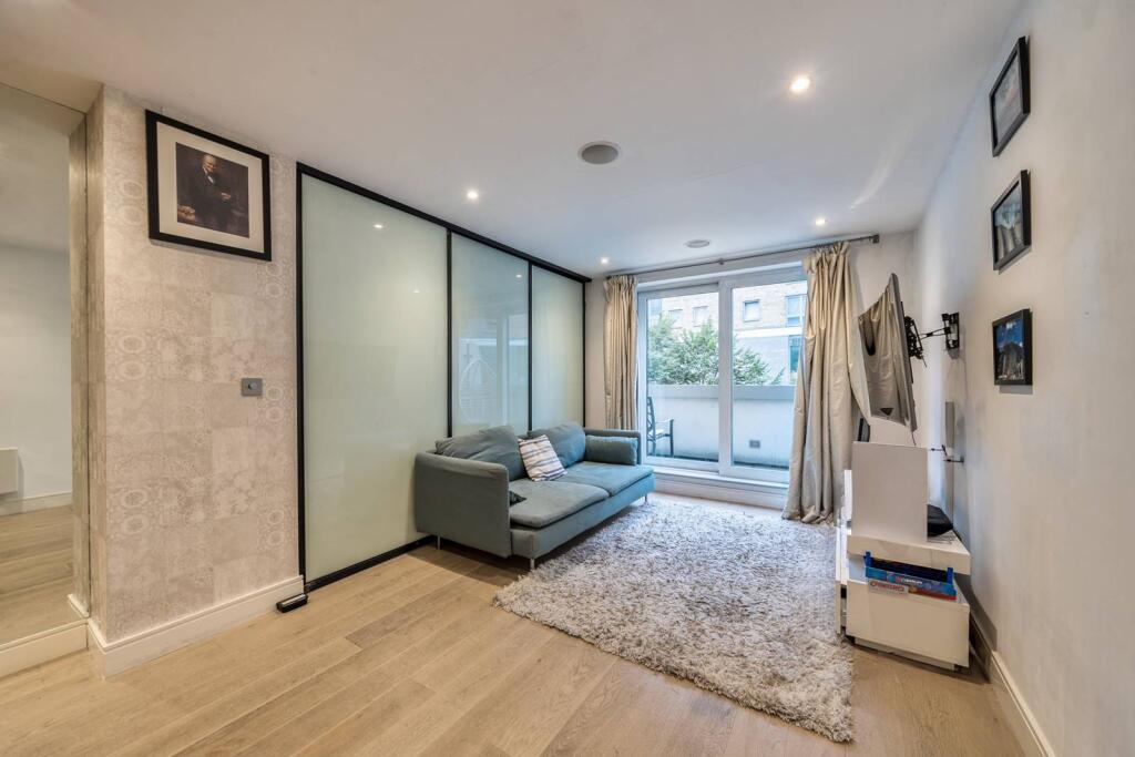 1 bed 1st Floor Flat for rent in Fulham. From Foxtons - Fulham Broadway