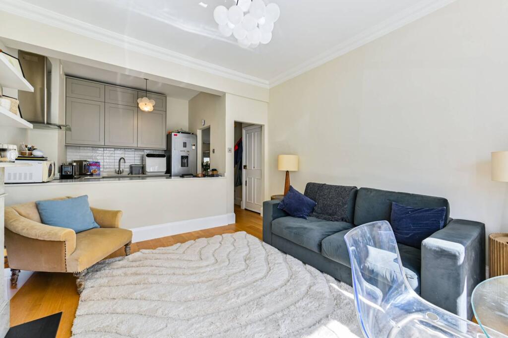 1 bed 1st Floor Flat for rent in London. From Foxtons - Fulham Broadway