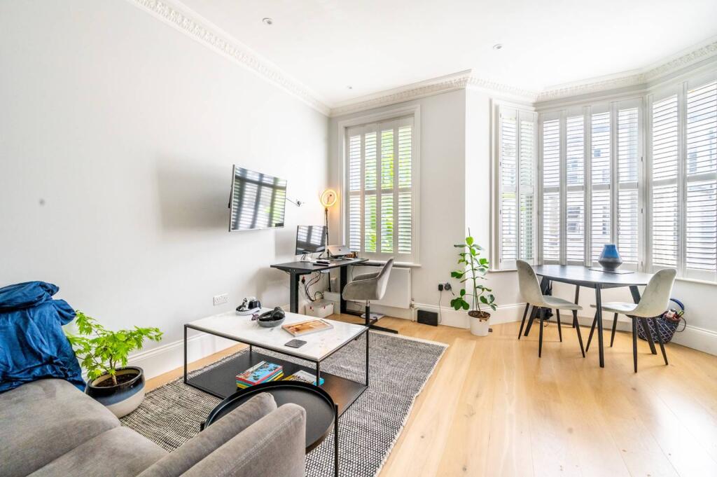 2 bed 1st Floor Flat for rent in London. From Foxtons - Fulham Broadway