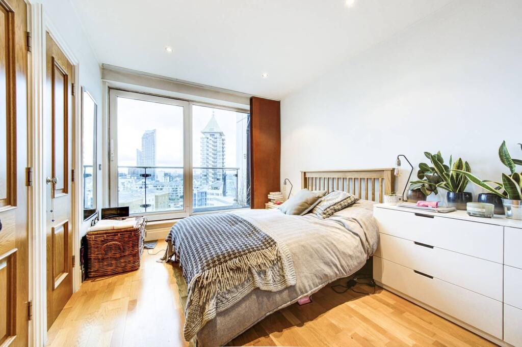 2 bed 1st Floor Flat for rent in London. From Foxtons - Fulham Broadway