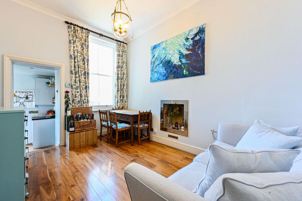 2 bed 1st Floor Flat for rent in Fulham. From Foxtons - Fulham Broadway