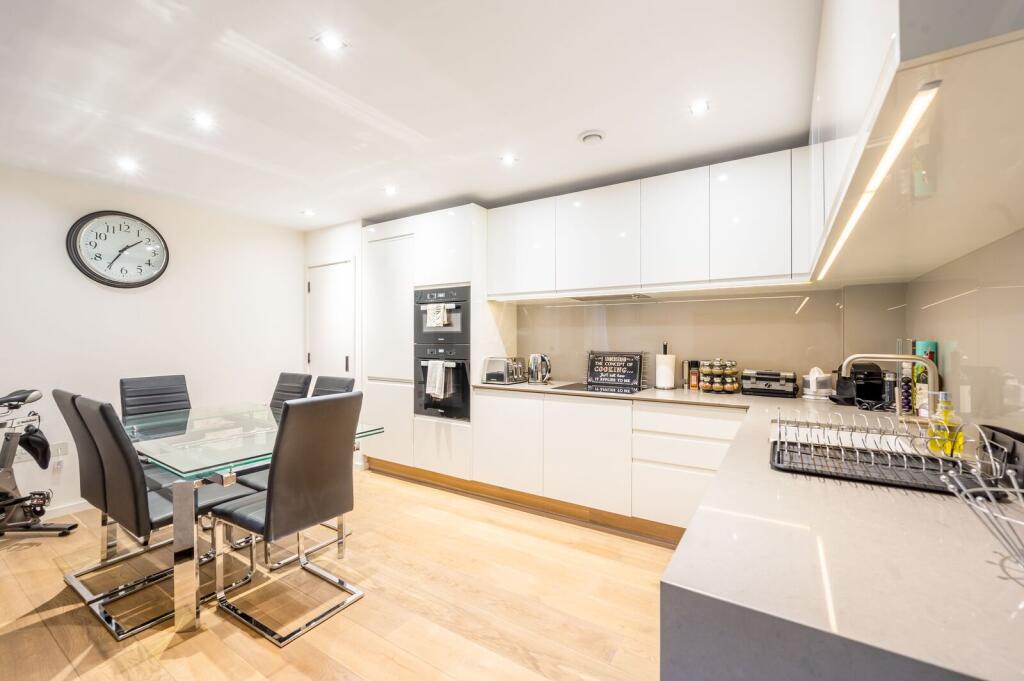 1 bed Annexe for rent in Fulham. From Foxtons - Fulham Broadway