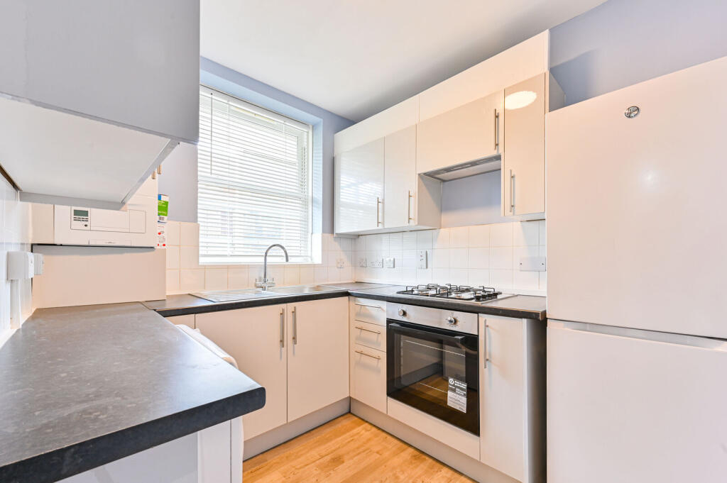 2 bed 1st Floor Flat for rent in London. From Foxtons - Fulham Broadway