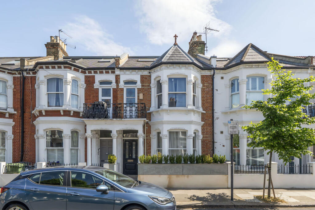 4 bed Detached for rent in Fulham. From Foxtons - Fulham Broadway