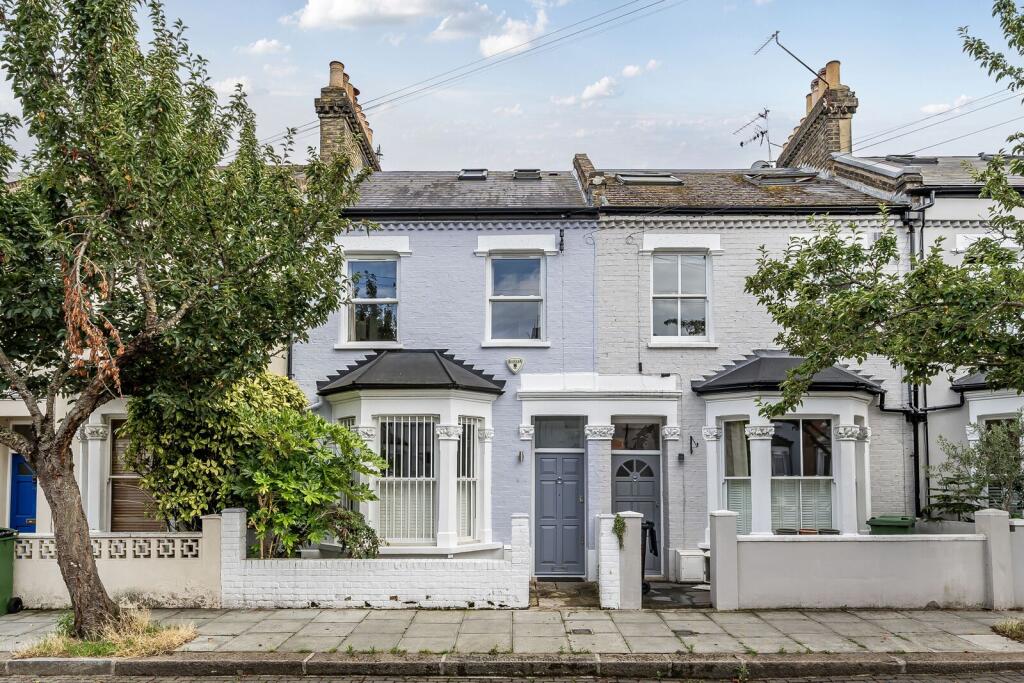 4 bed Mid Terraced House for rent in Fulham. From Foxtons - Fulham Broadway