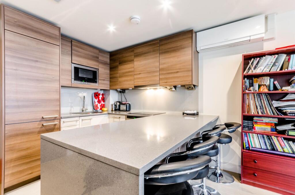1 bed 1st Floor Flat for rent in Fulham. From Foxtons - Fulham Broadway
