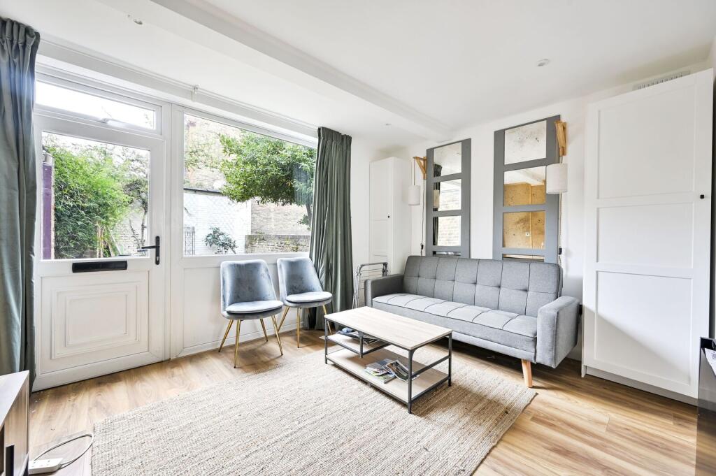 1 bed 1st Floor Flat for rent in London. From Foxtons - Fulham Broadway