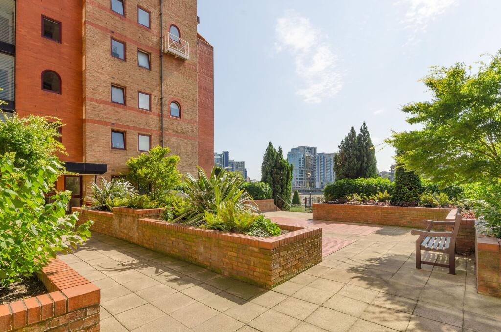 2 bed 1st Floor Flat for rent in London. From Foxtons - Fulham Broadway