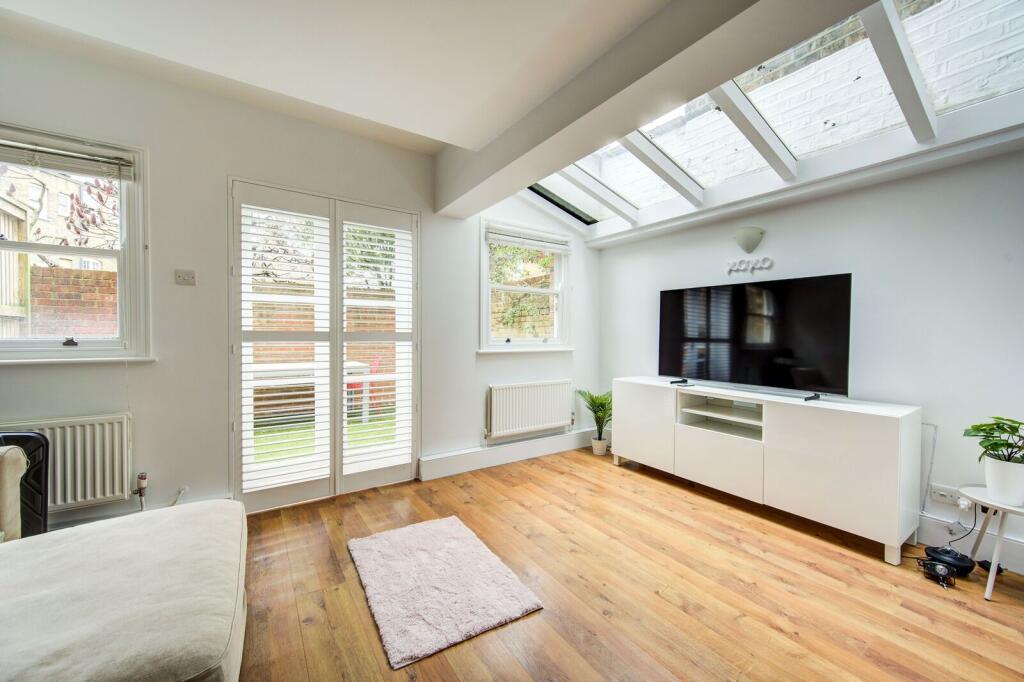 2 bed Annexe for rent in Fulham. From Foxtons - Fulham Broadway