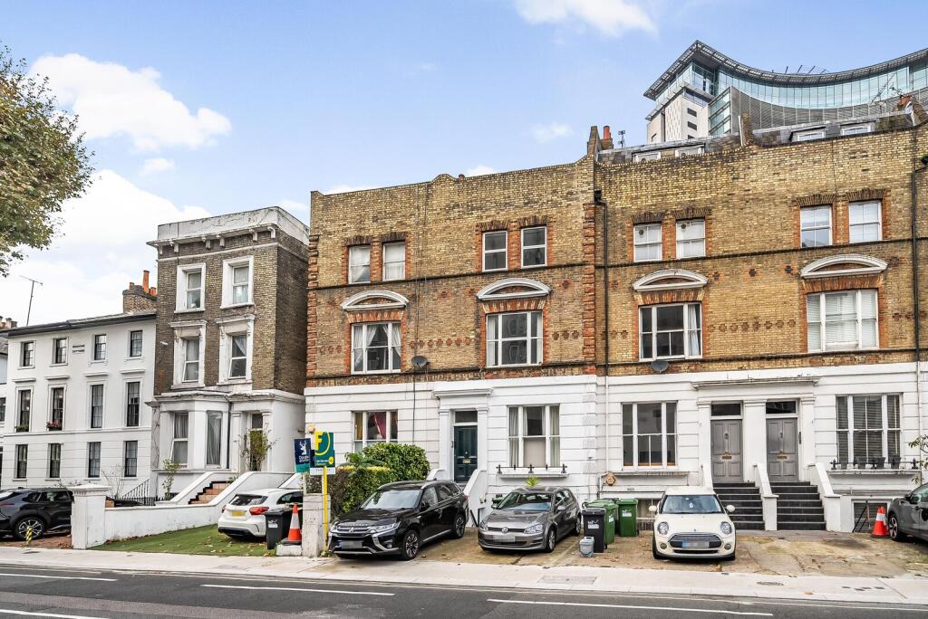 2 bed 1st Floor Flat for rent in London. From Foxtons - Fulham Broadway
