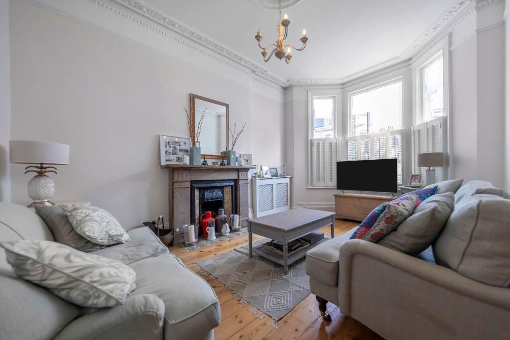 3 bed 1st Floor Flat for rent in Fulham. From Foxtons - Fulham Broadway 3 bed 1st Floor Flat for rent in Fulham. From Foxtons - Fulham Broadway