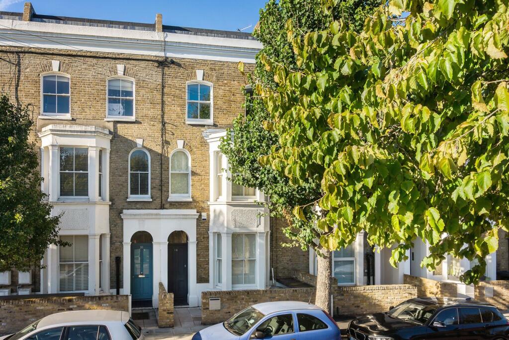 1 bed 1st Floor Flat for rent in Fulham. From Foxtons - Fulham Broadway
