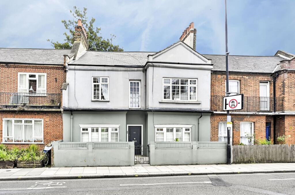 2 bed 1st Floor Flat for rent in Fulham. From Foxtons - Fulham Broadway