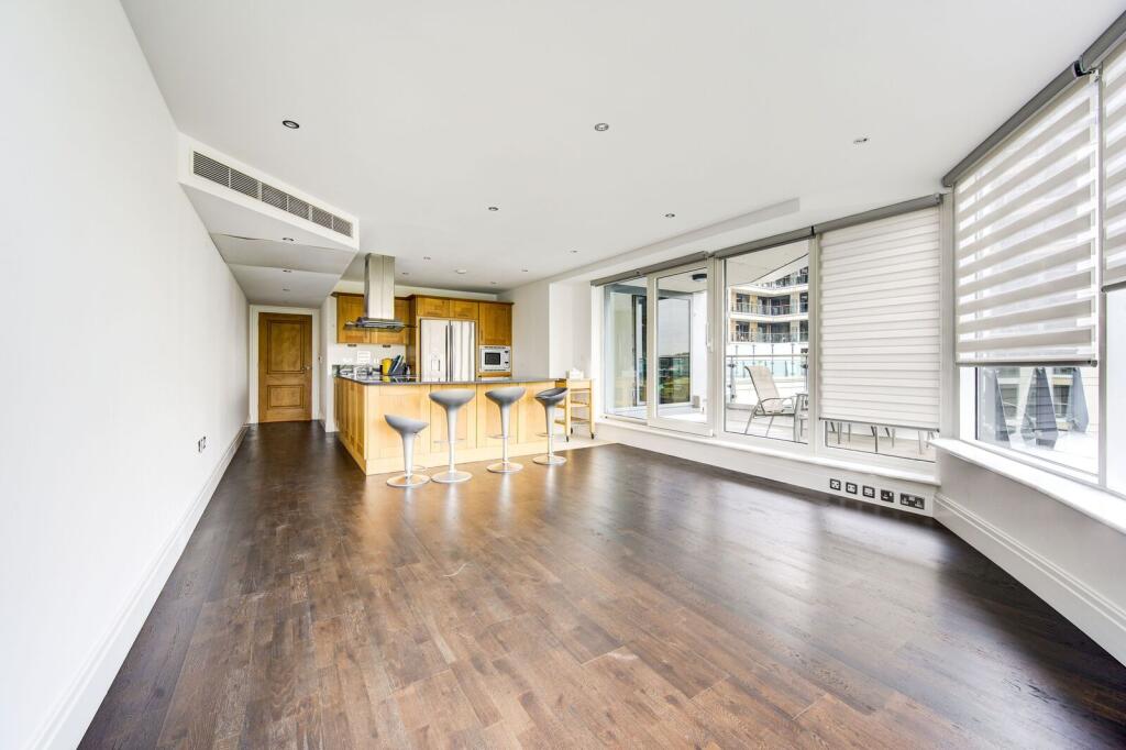 3 bed 1st Floor Flat for rent in London. From Foxtons - Fulham Broadway