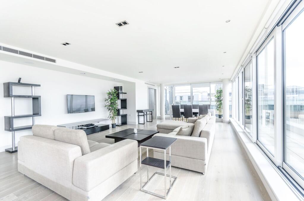 3 bed 1st Floor Flat for rent in London. From Foxtons - Fulham Broadway