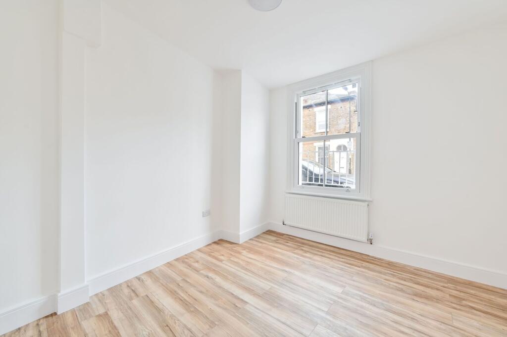 2 bed 1st Floor Flat for rent in London. From Foxtons - Fulham Broadway
