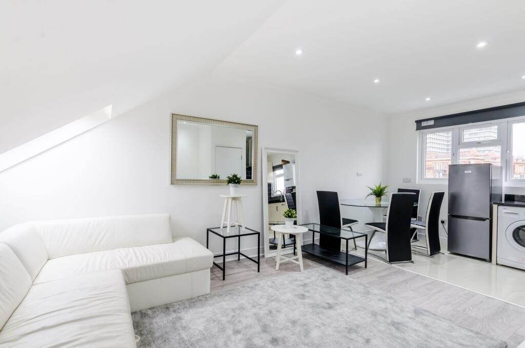 3 bed 1st Floor Flat for rent in Hammersmith. From Foxtons - Fulham Broadway