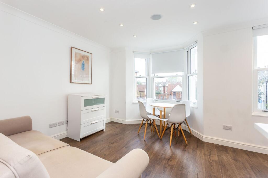 2 bed 1st Floor Flat for rent in Hammersmith. From Foxtons - Fulham Broadway
