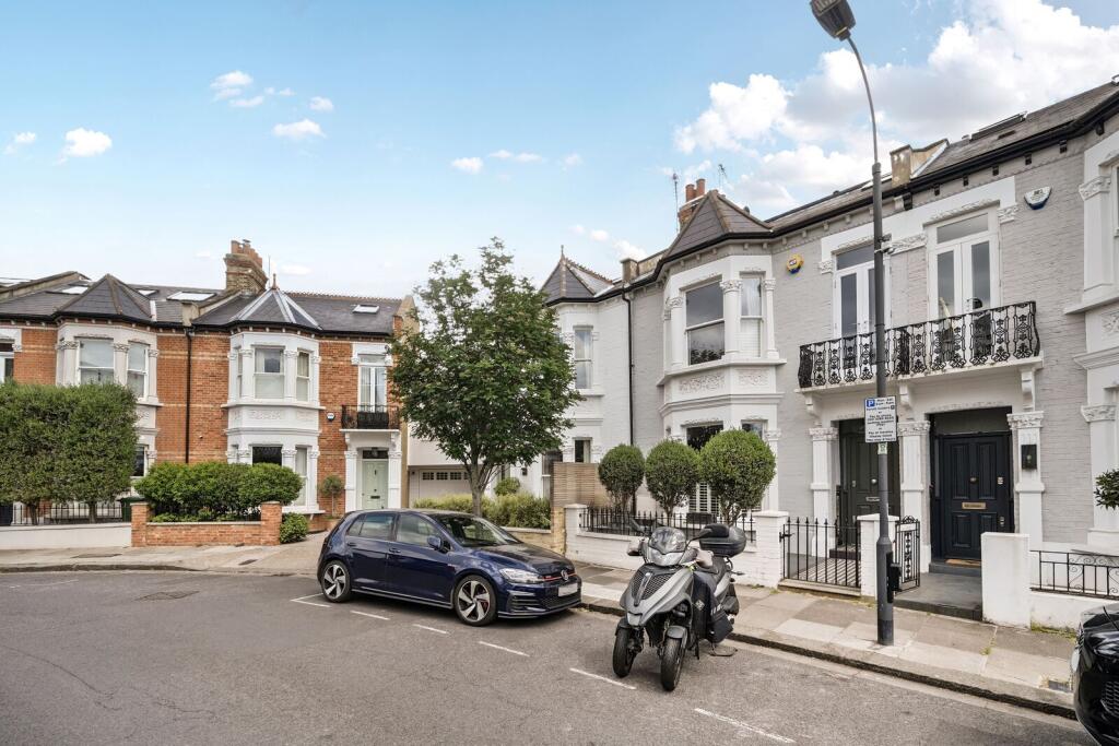 4 bed Detached for rent in Fulham. From Foxtons - Fulham Broadway 4 bed Detached for rent in Fulham. From Foxtons - Fulham Broadway