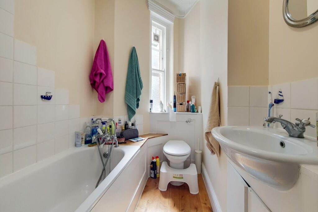 4 bed Studio for rent in London. From Foxtons - Fulham Broadway