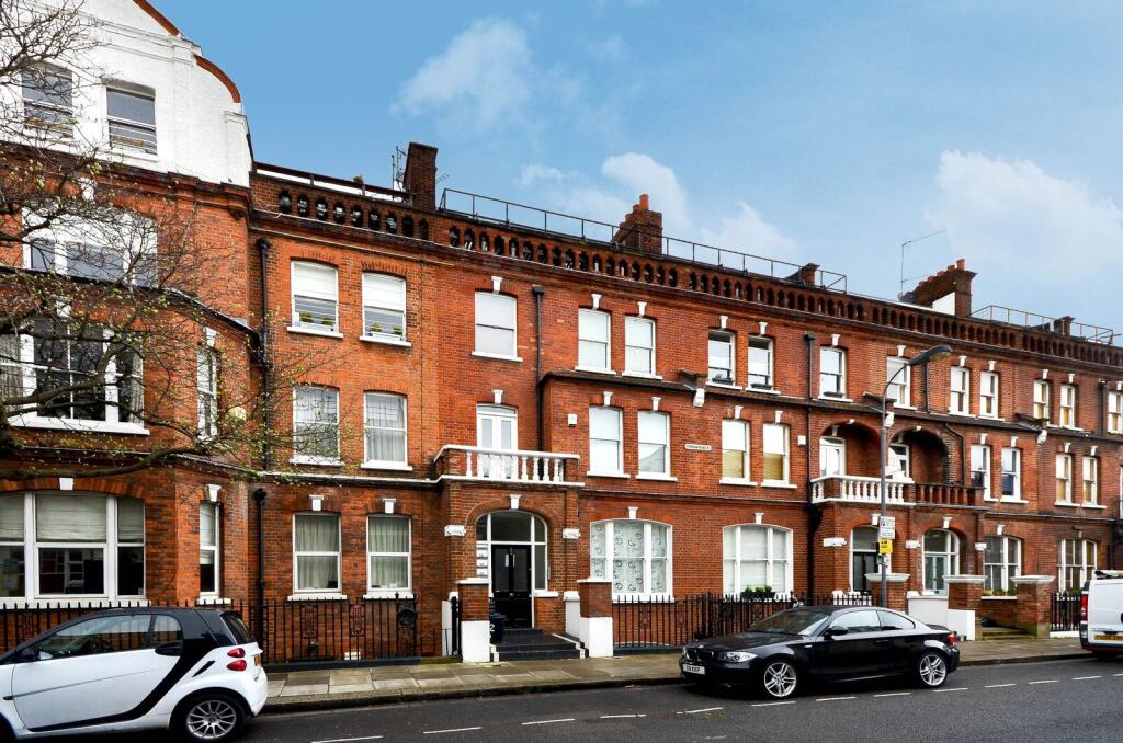 1 bed 1st Floor Flat for rent in Kensington. From Foxtons - Fulham Broadway