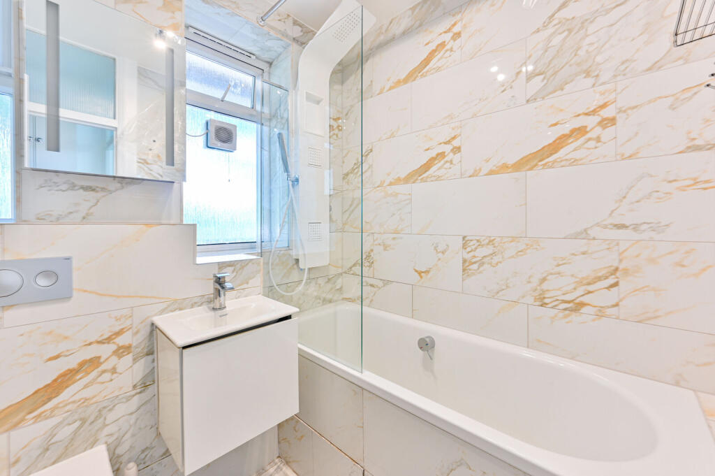 1 bed 1st Floor Flat for rent in Fulham. From Foxtons - Fulham Broadway