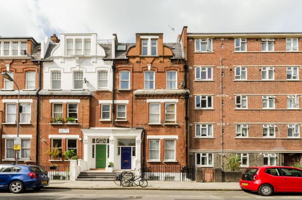 2 bed 1st Floor Flat for rent in Hammersmith. From Foxtons - Fulham Broadway