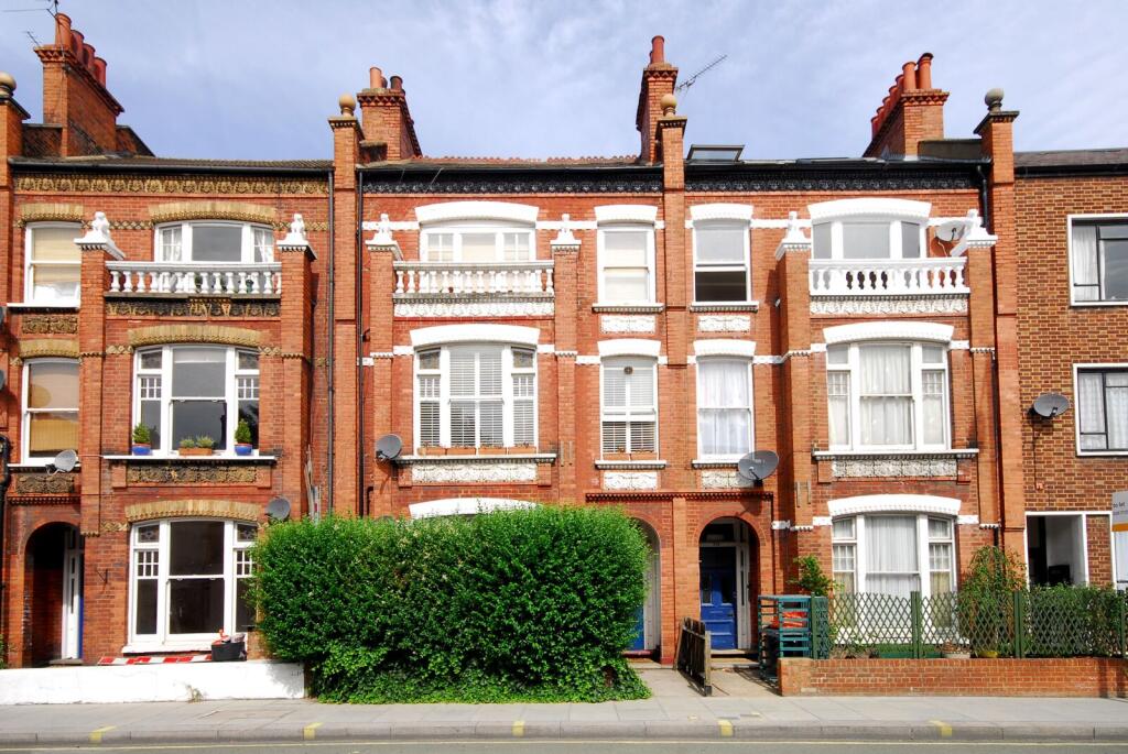 2 bed 1st Floor Flat for rent in Fulham. From Foxtons - Fulham Broadway